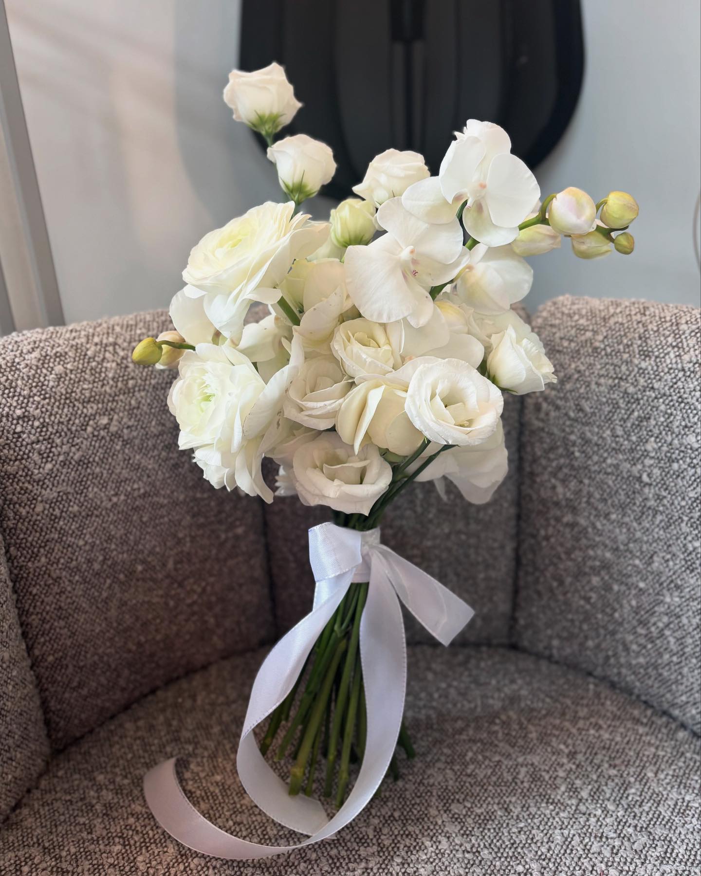 Brautstrauß in weiß für eine Standesamt Trauung. Es wurde kein Grün verwendet. Dadurch wirkt er sehr edel #hochzeit #hochzeit2025 #hochzeit2026 #brautstrauß #brautstrauss #heiraten #dieblume