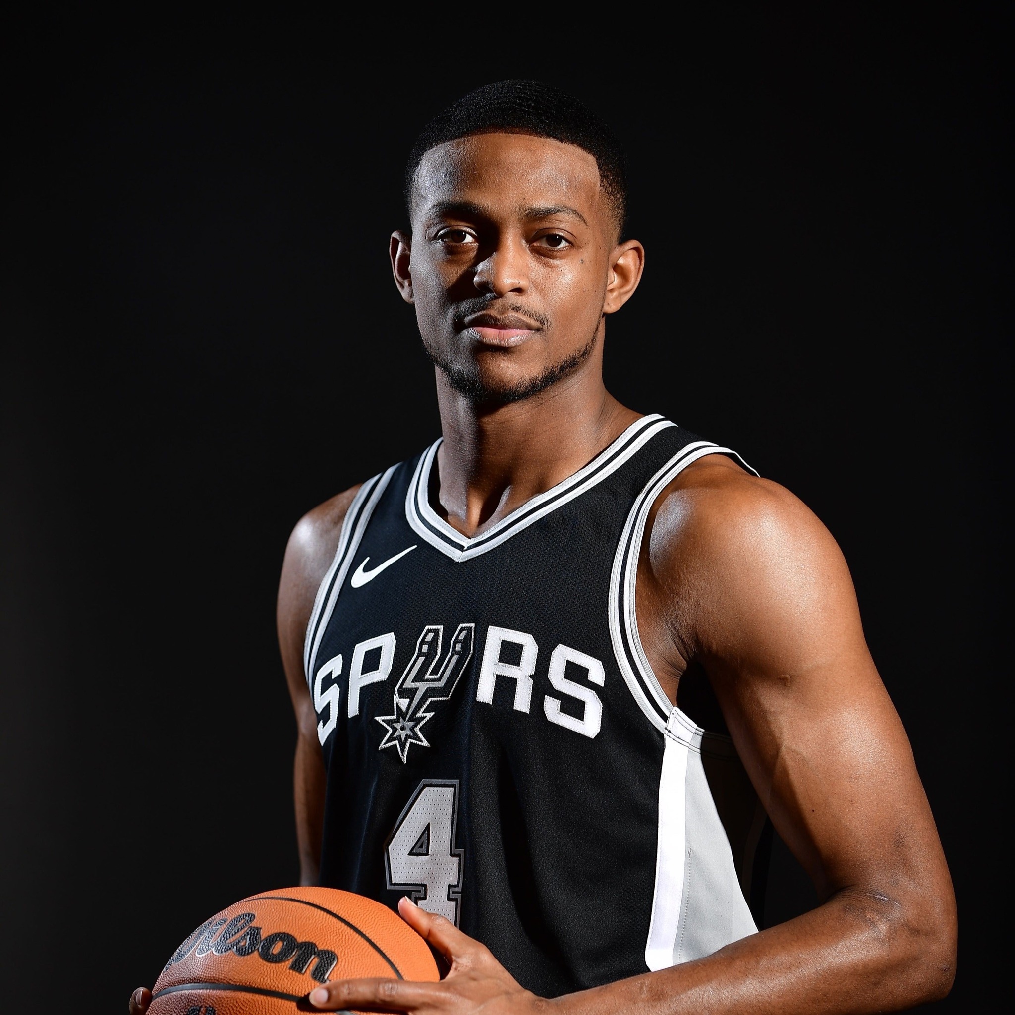 SWIPA IN BLACK AND GRAY ? First look at De