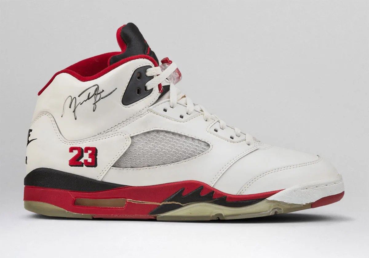 2025年発売予定】NIKE AIR JORDAN 5 FIRE RED “BLACK TONGUE” ⇒https 