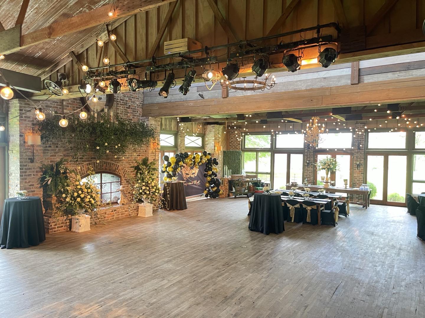 Green Gates Farmhouse | Stringer MS