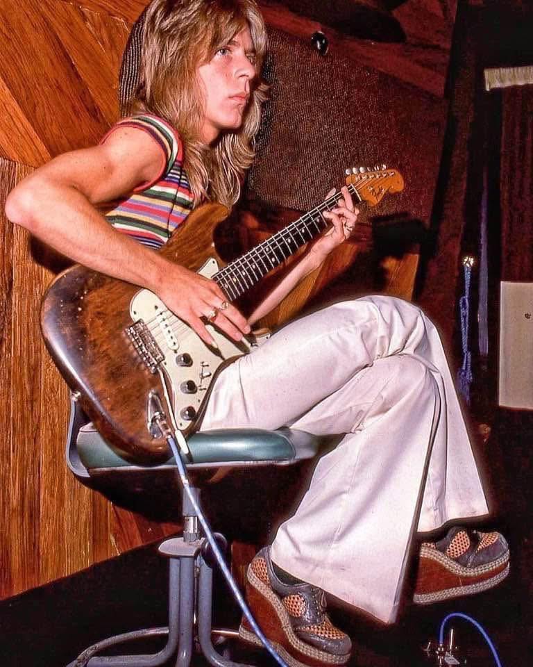 Thinking - Rare picture of Randy Rhoads playing Strat in the studio ...