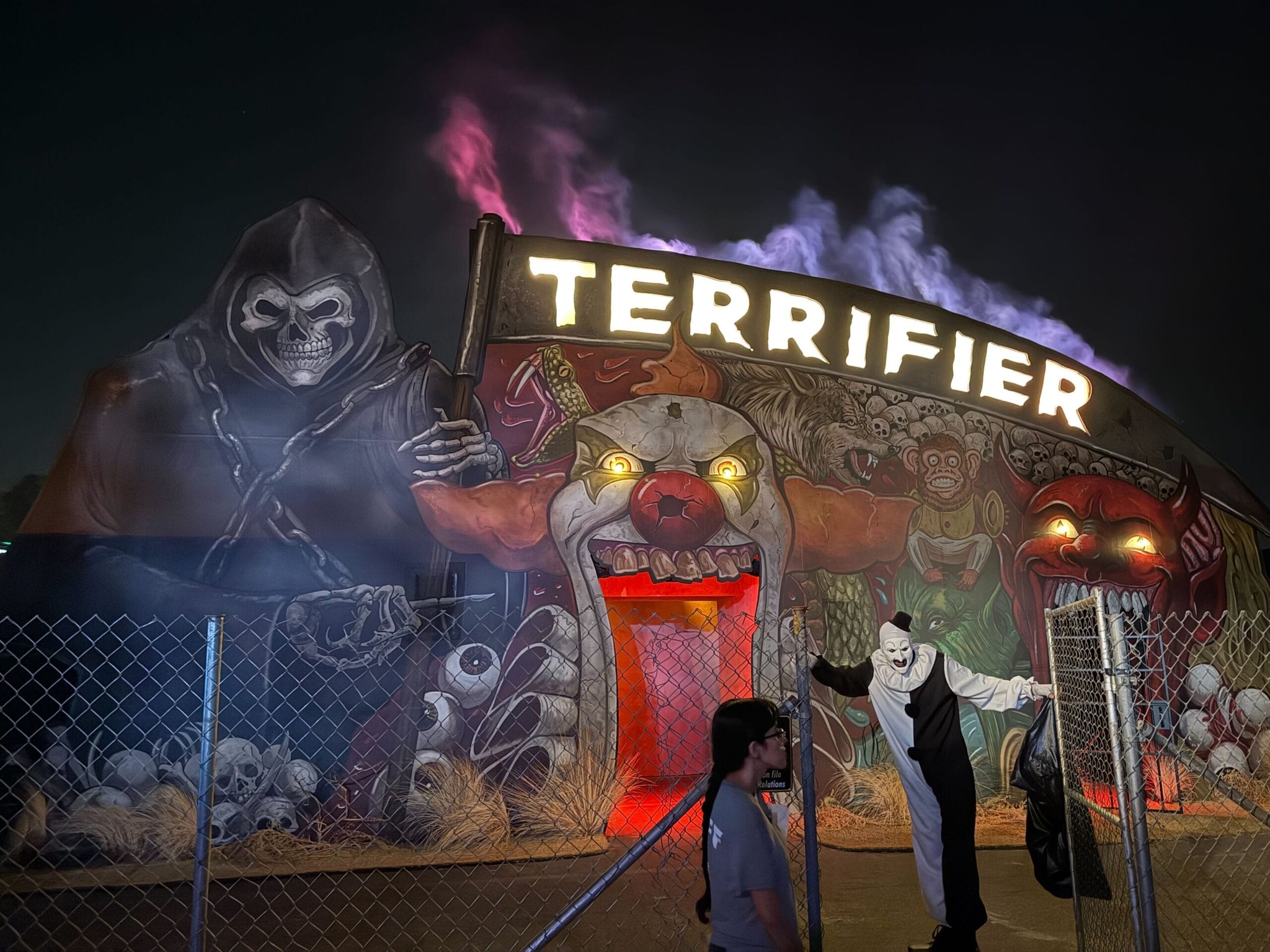 WDW - Escape Art the Clown in the Terrifier House at Halloween Horror ...
