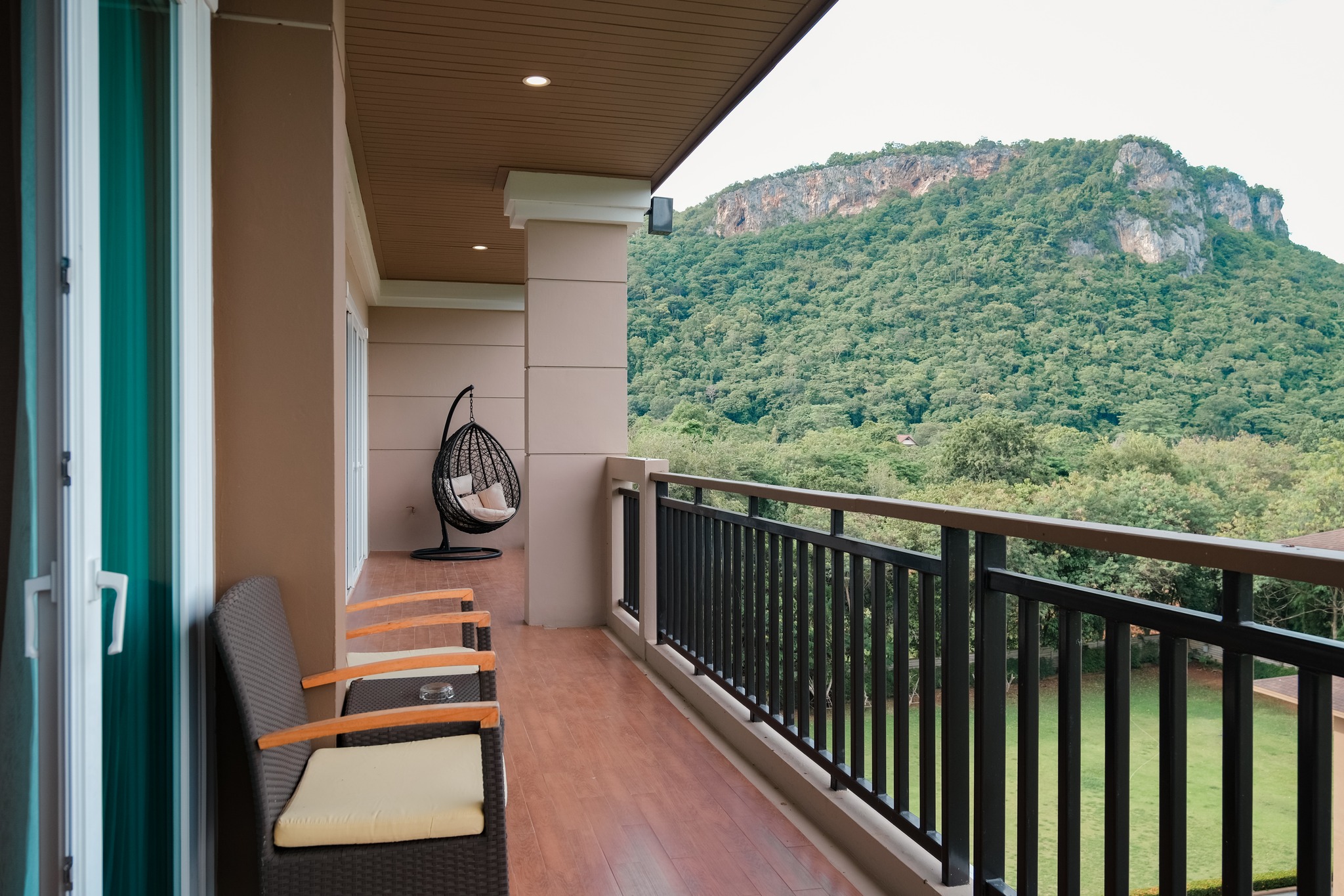 Hillside Residence Khaoyai - True luxury for you in the lap of nature 🌳 ...