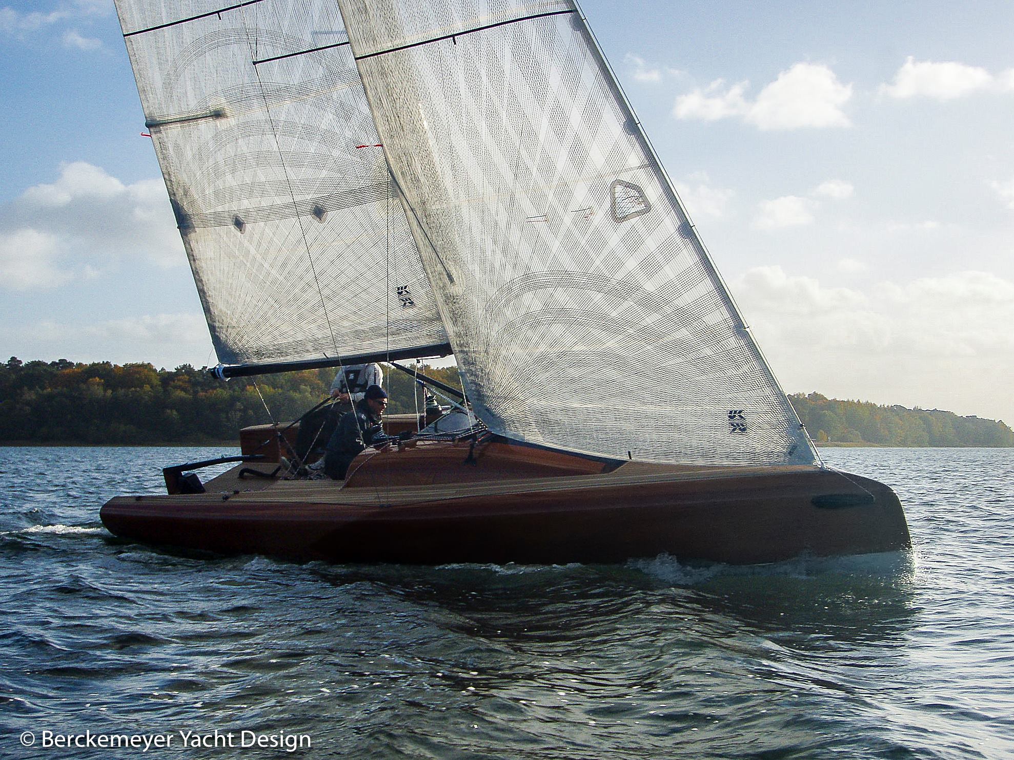 Berckemeyer Yacht Design - LA 28 Daysailor modern classic style day ...
