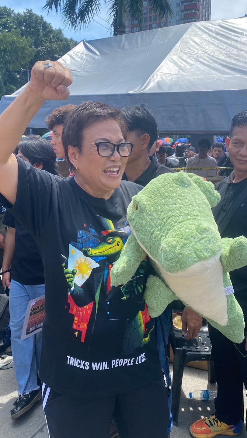 Wrong rally? Some DDS... - Philippines Defense Forces Forum | Facebook