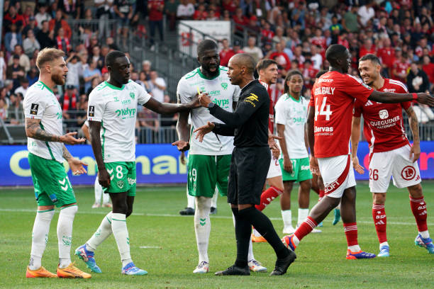 Poteaux - Angoula, houlà !: Assisté par le maquisard Julien Garrigues ...
