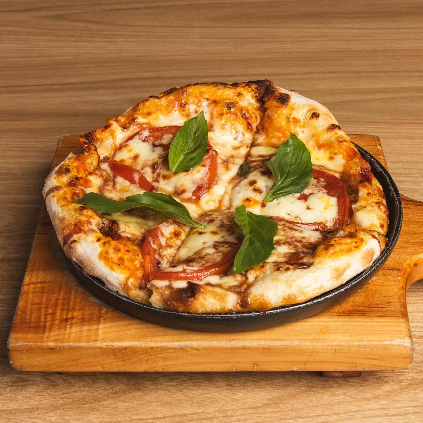 Ricchezza PIZZA Romana | Bogotá