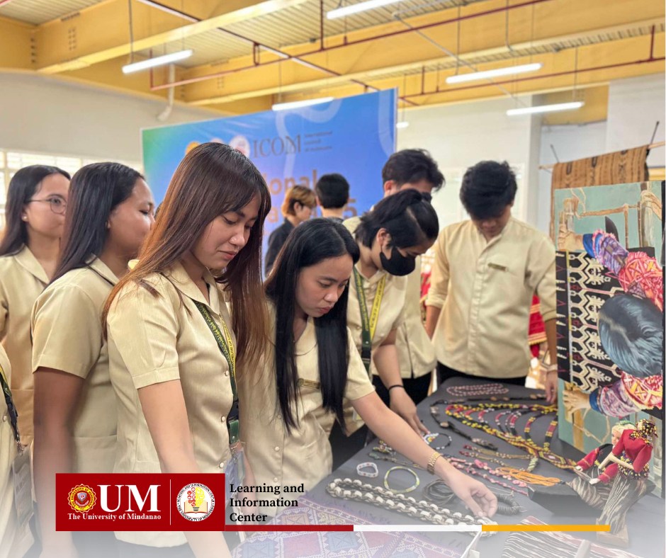 UM - USM interns during the Exhibit Viewing and Guided Tour. | Facebook