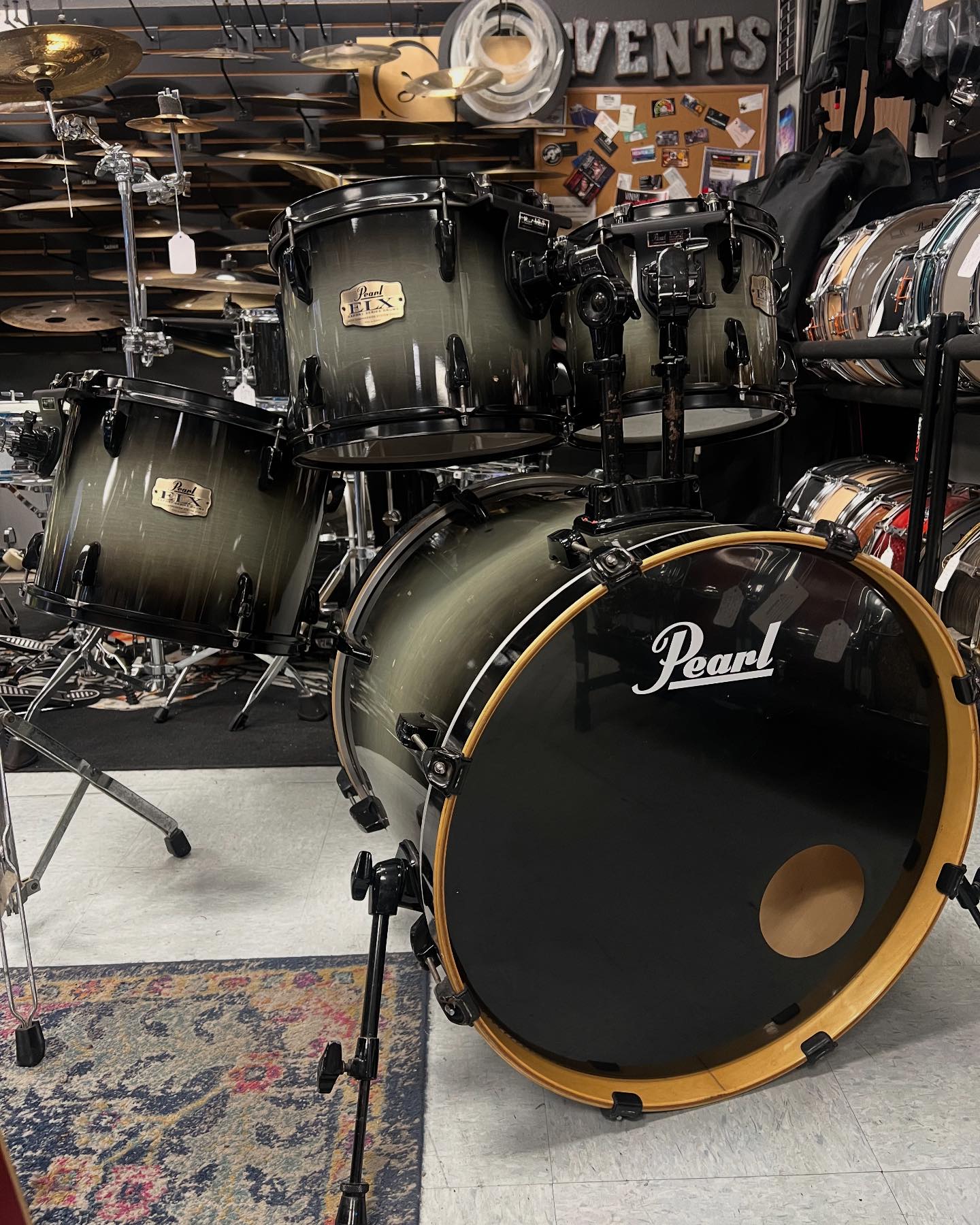 $395 Pearl ELX 4pc Black Burst 4pc Drum set. All poplar shells 