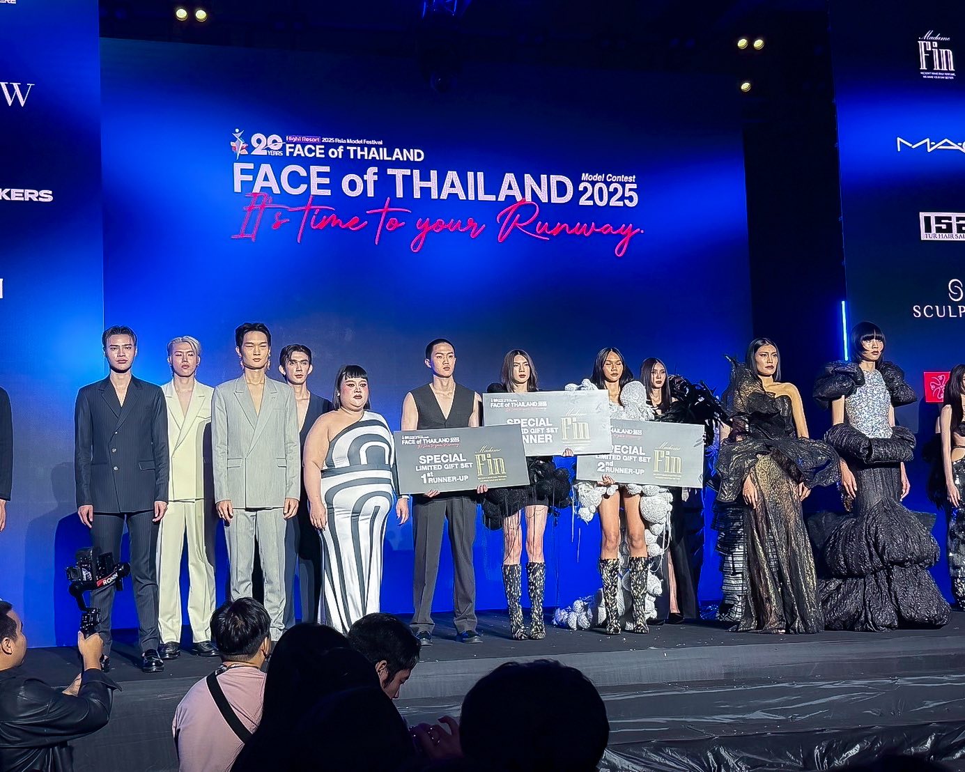 ภาพบรรยากาศงานประกวด FACE of THAILAND... - น้ำหอม Madame Fin | Facebook