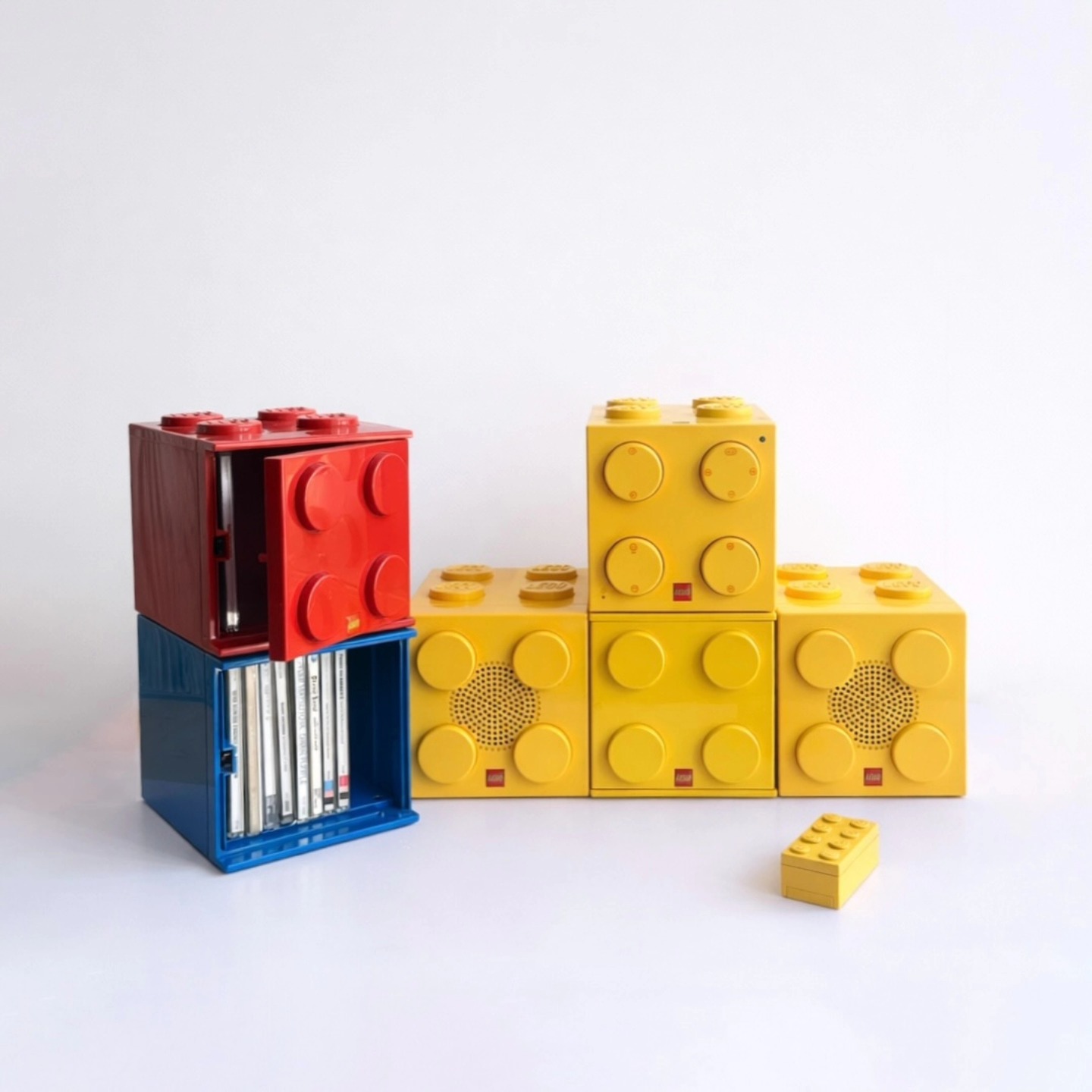 Collector finds rare 2001 LEGO CD player that stacks like bricks