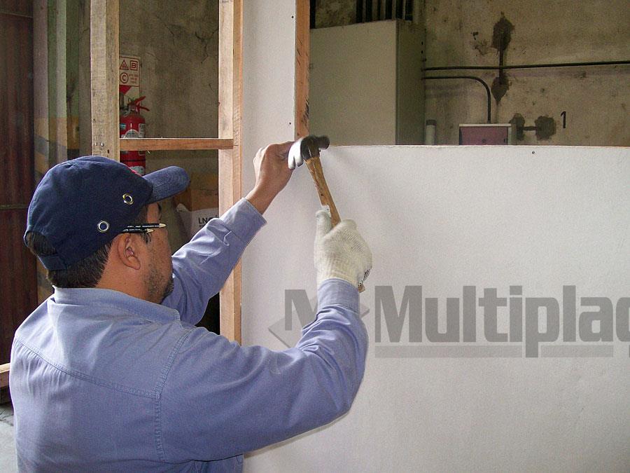 Construmundo SA - MULTIPLACA.... SE CORTA, SE CLAVA, SE PINTA y LISTO ...