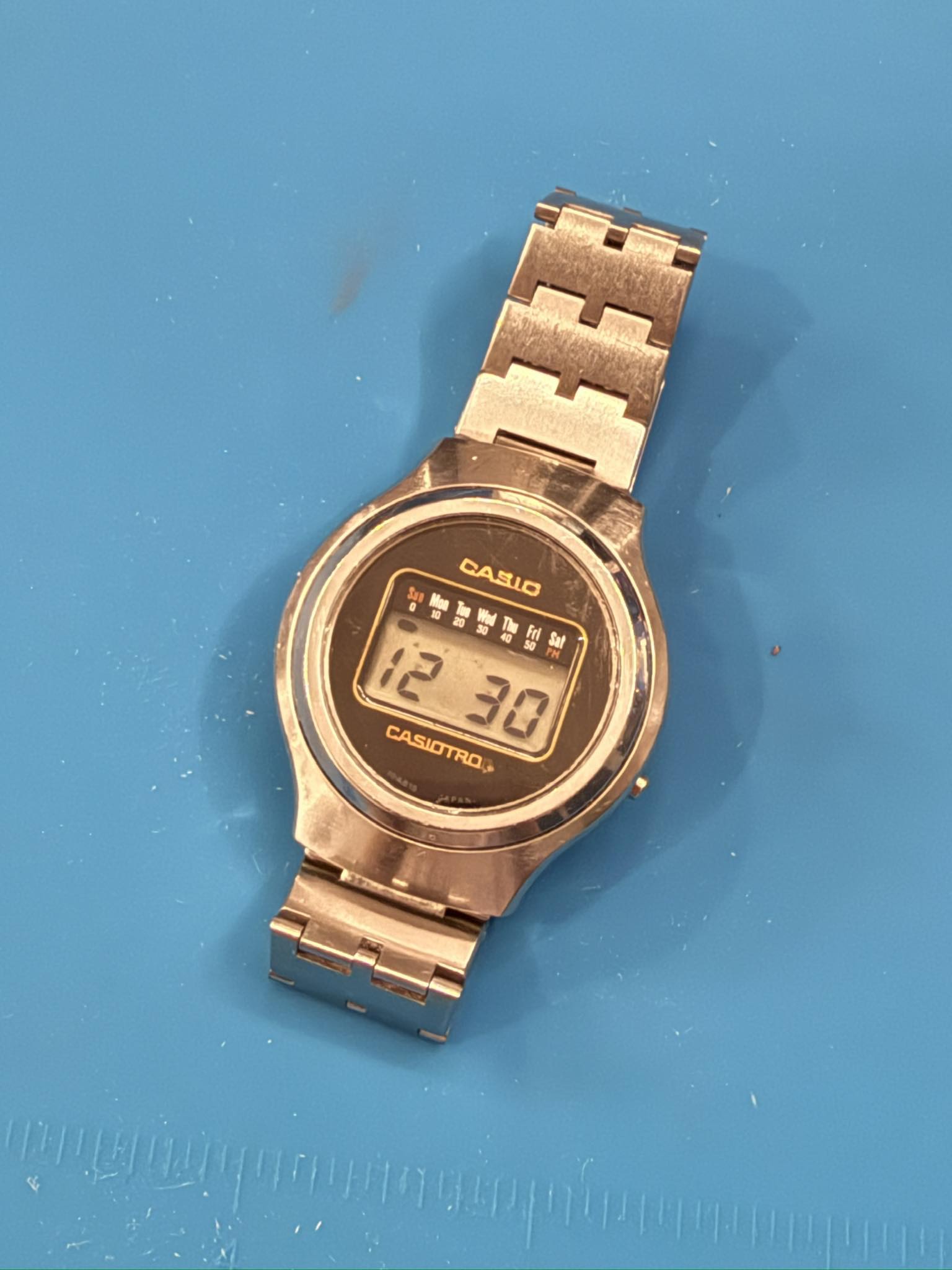 Shiny revival. Casio 35QR-23 was made in 1977 and belongs to the