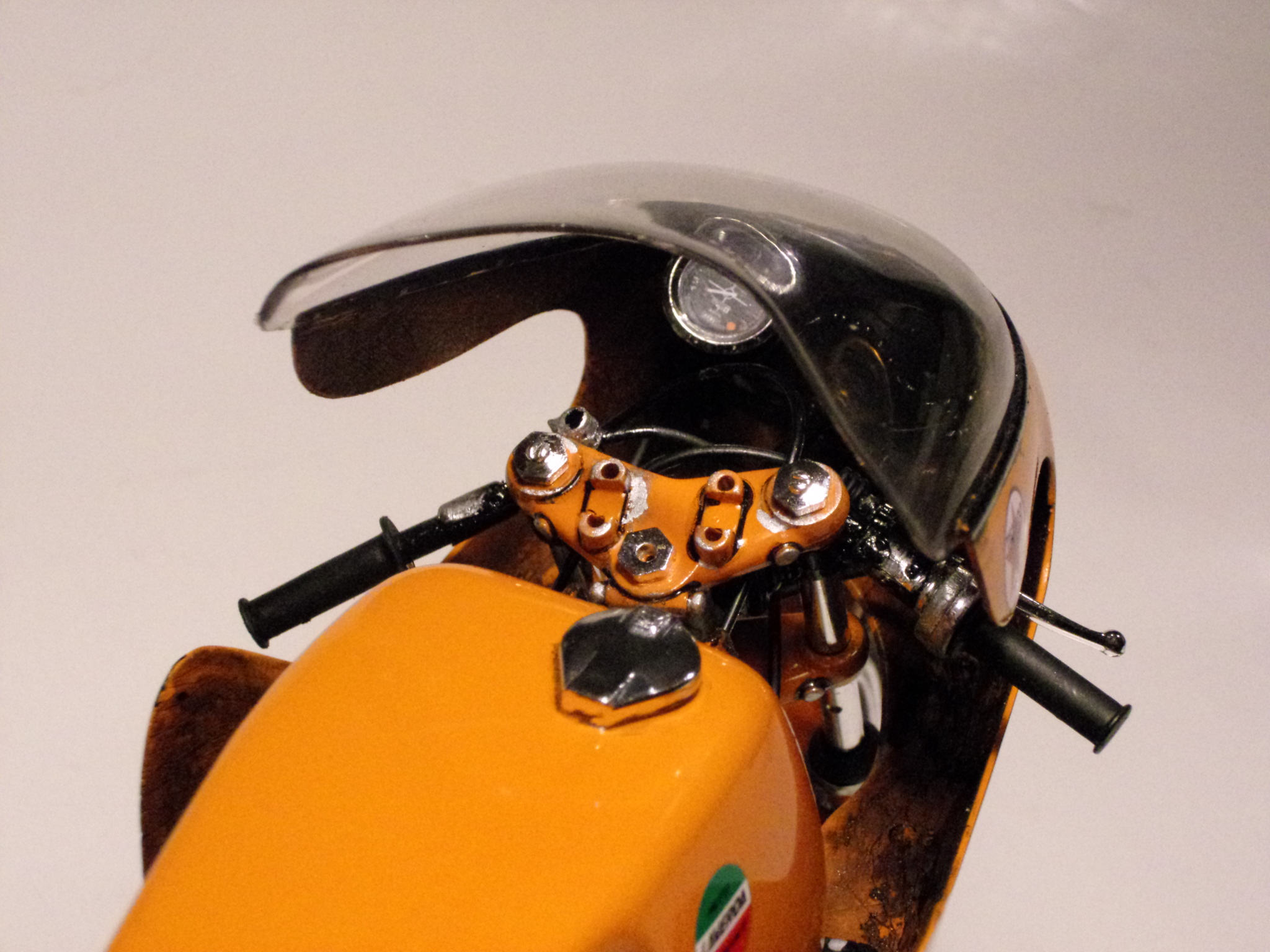 LAVERDA 750 1/8 Heller Hello , a model of a sports motorcycle from