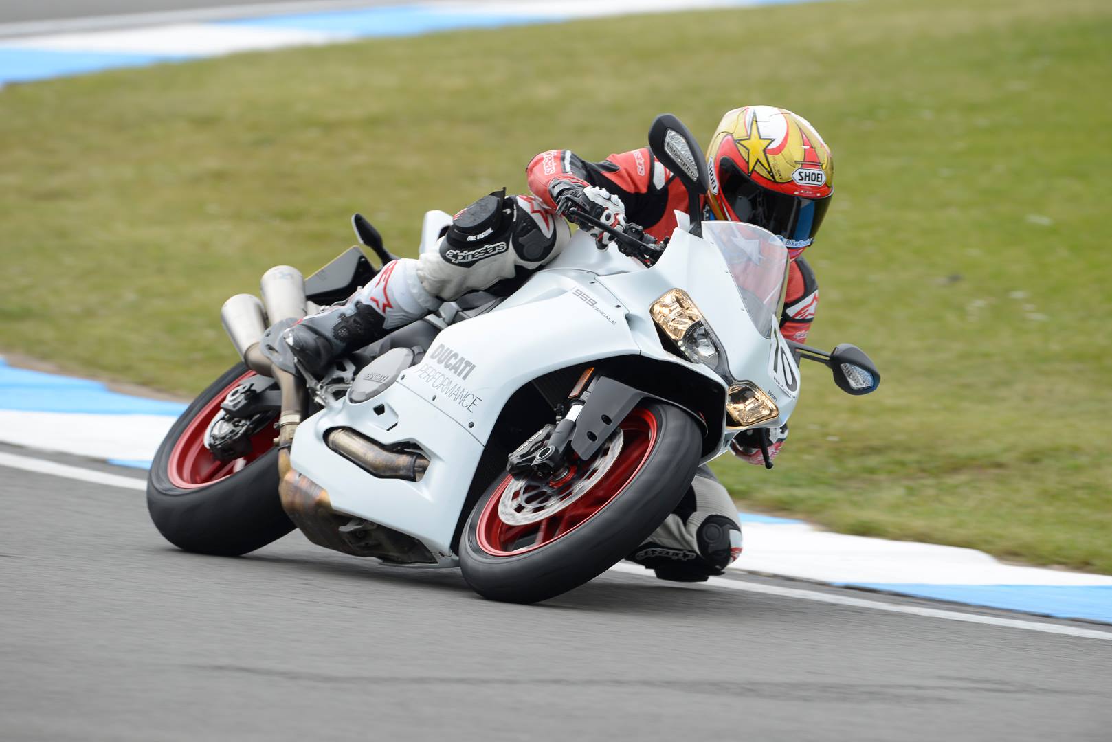 Does size really matter? Ducati 959 Panigale vs 1299 Panigale