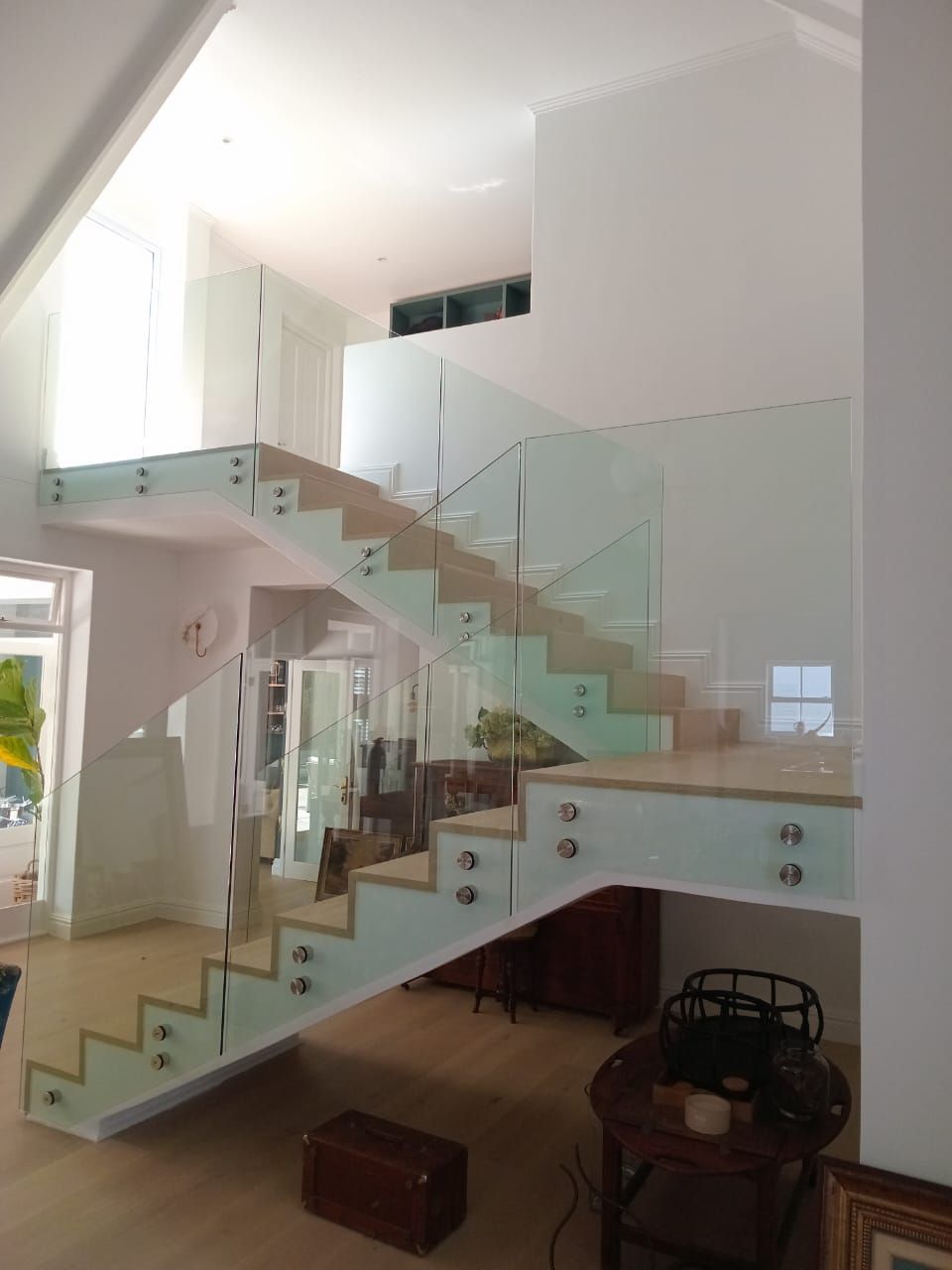 Fast Glass - The frameless side-mounted raking balustrade... | Facebook