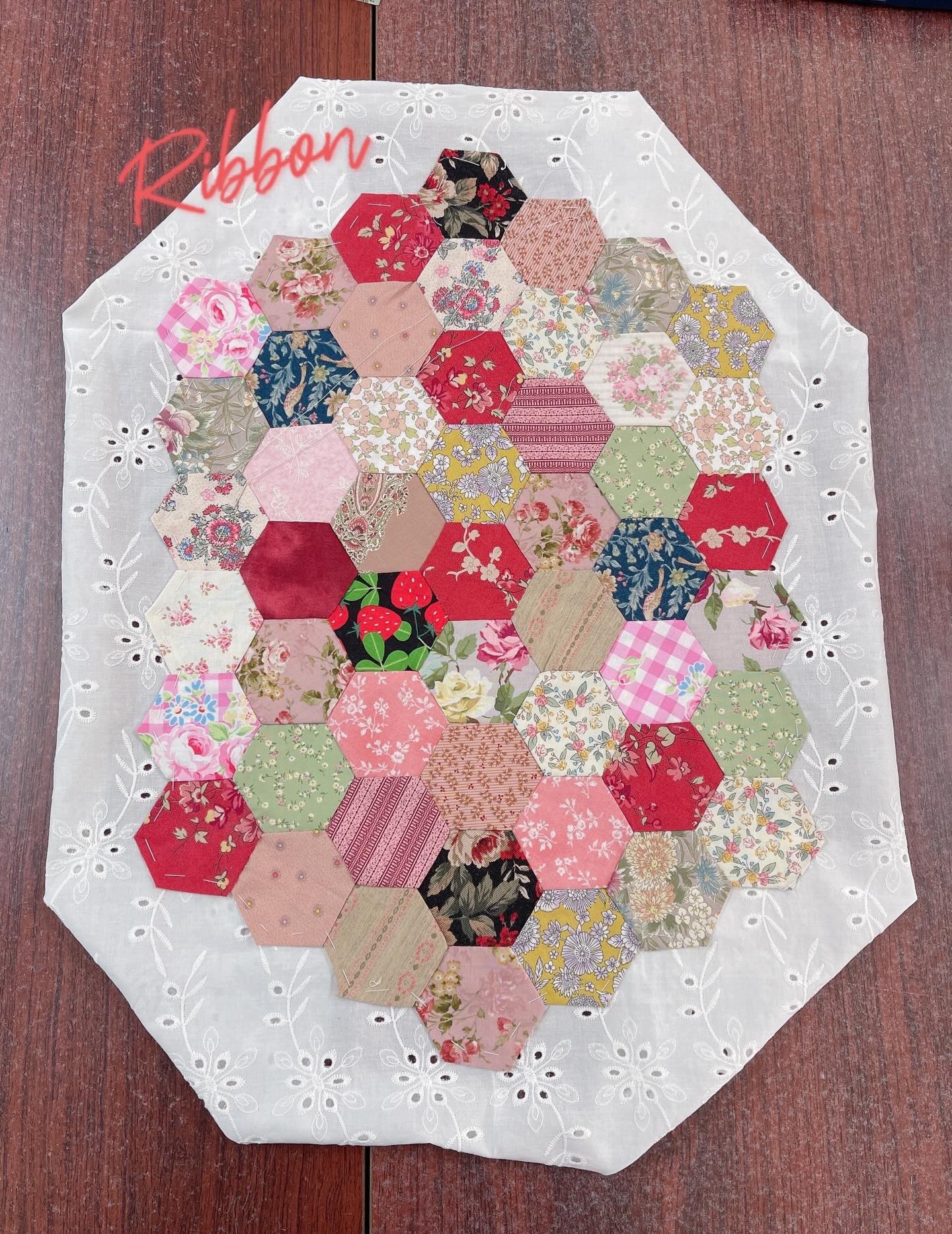 122ꕤ︎︎パッチワーク カンタキルト 花鳥 手染め リボン ミシン＆手縫いのパッチワーク教室 Ribbon (@Patchworkquilt.Ribbon