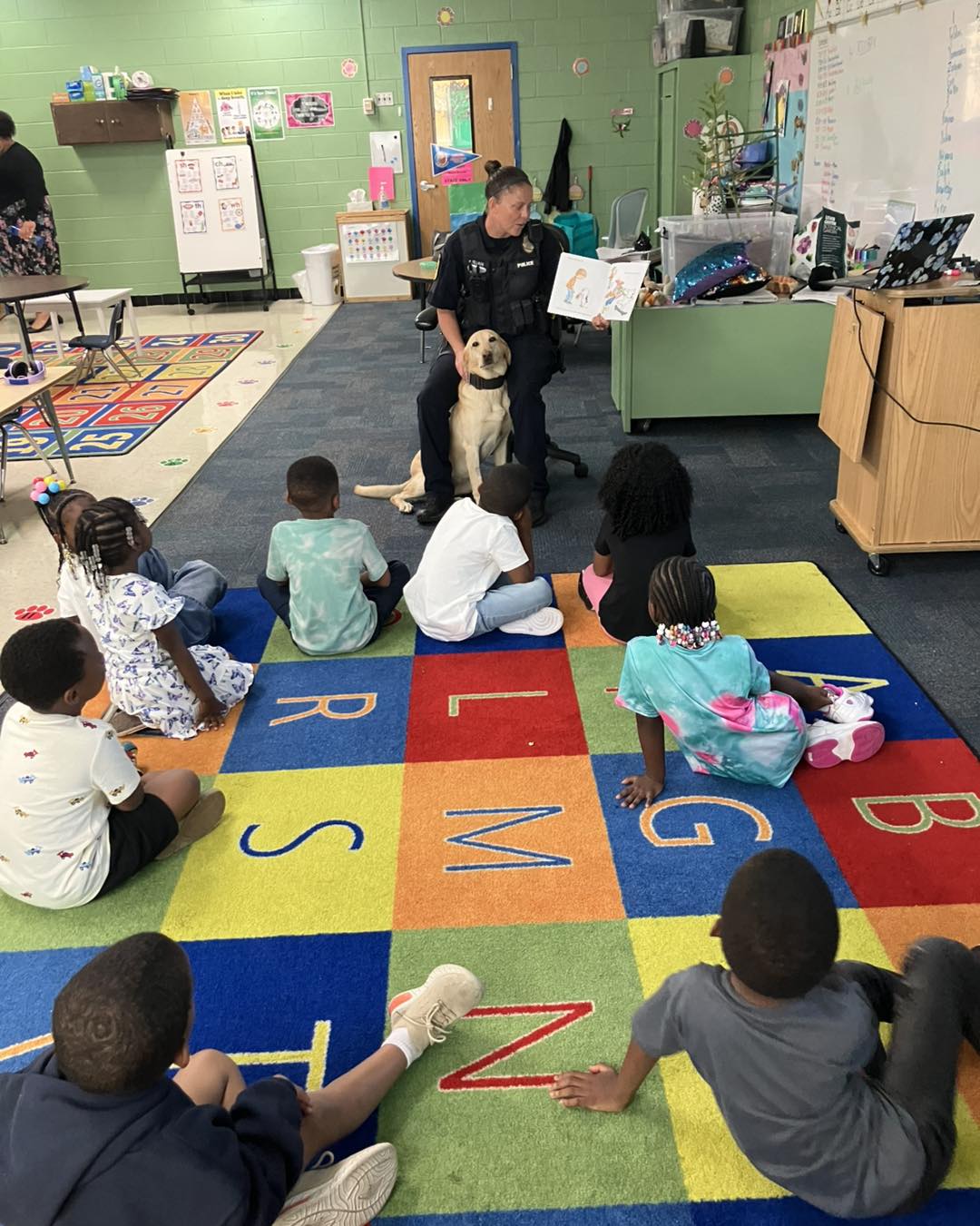 Hampton Police - It’s National Read a Book Day! 📚🐾 This... | Facebook