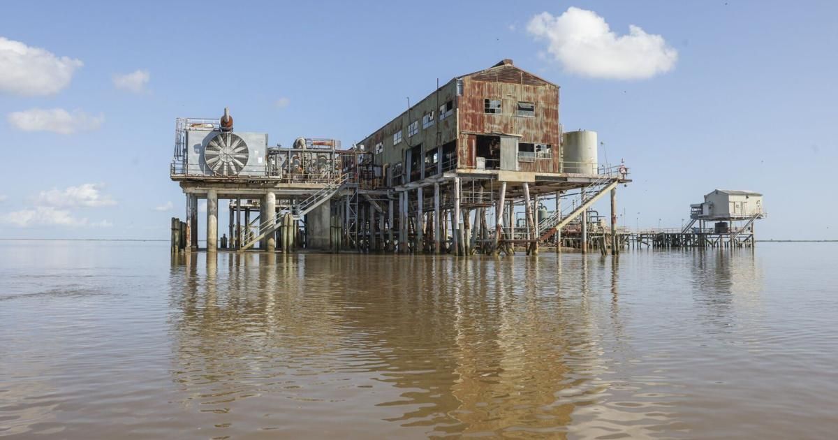 The Advocate - Hundreds of oil platforms are rusting in Louisiana ...