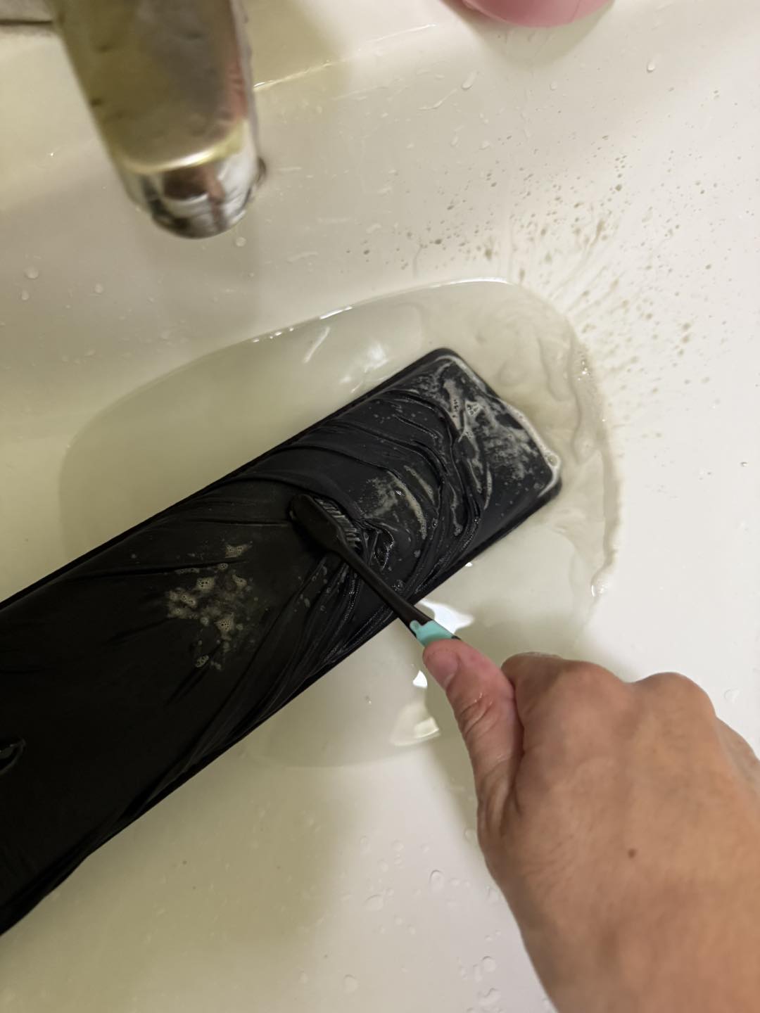 麥克Wu的生活攝影札記 - 最近覺得鍵盤手托黏黏的 就決定洗一下 不洗還好，洗了才知道有多髒… 不過也用了好幾年了 當初還寫開箱文介紹 ...