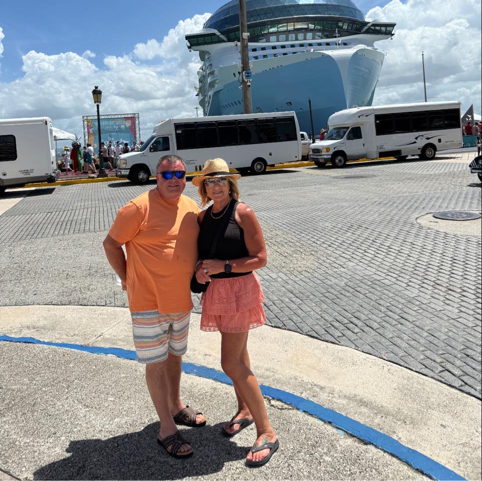What is the dress code for dining areas on Celebrity cruises?