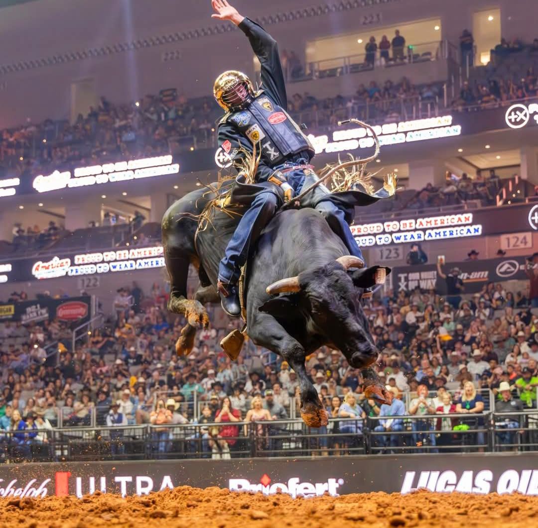 Rodeo - Amazing 🤩 Great photograph! 📸 #rodeonewsbroadcast #rodeo #pbr ...
