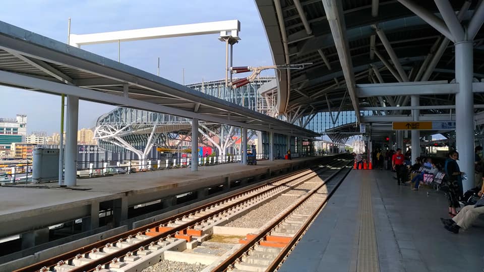 台中城 Taichung - 近期第二月台B側圍籬部分拆除了👀 編:終於可以看到對面的景色了，真的好美 ️ . .... | Facebook