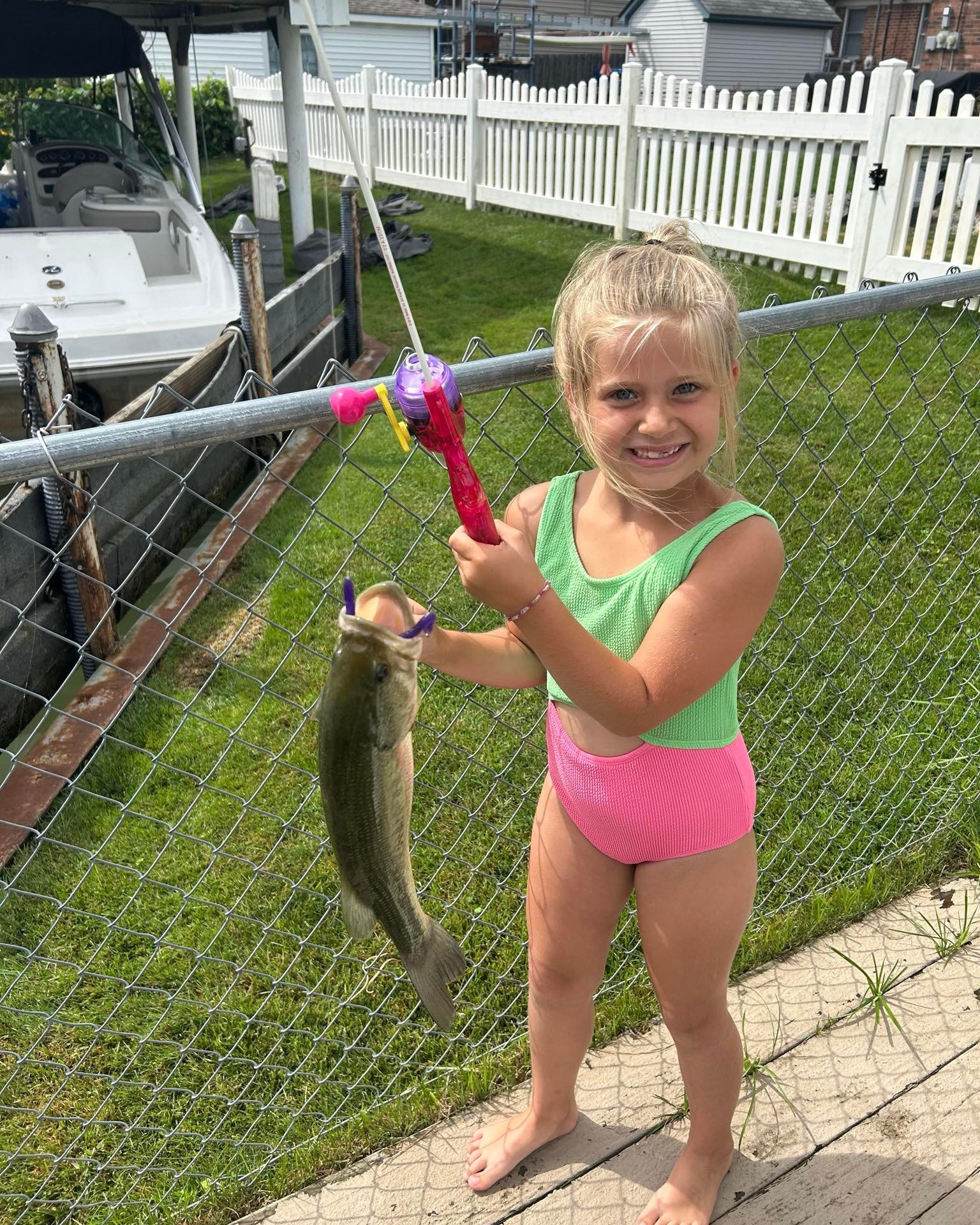 barbie fishing pole bass Shakespeare Mattel Purse Kit with Rod and Reel : Sports & Outdoors Set comes with a large mouth bass and a blue catfish to reel in.Also includes a tackle box that conveniently fits in the kayak Barbie Rod Bass Fishing Challenge