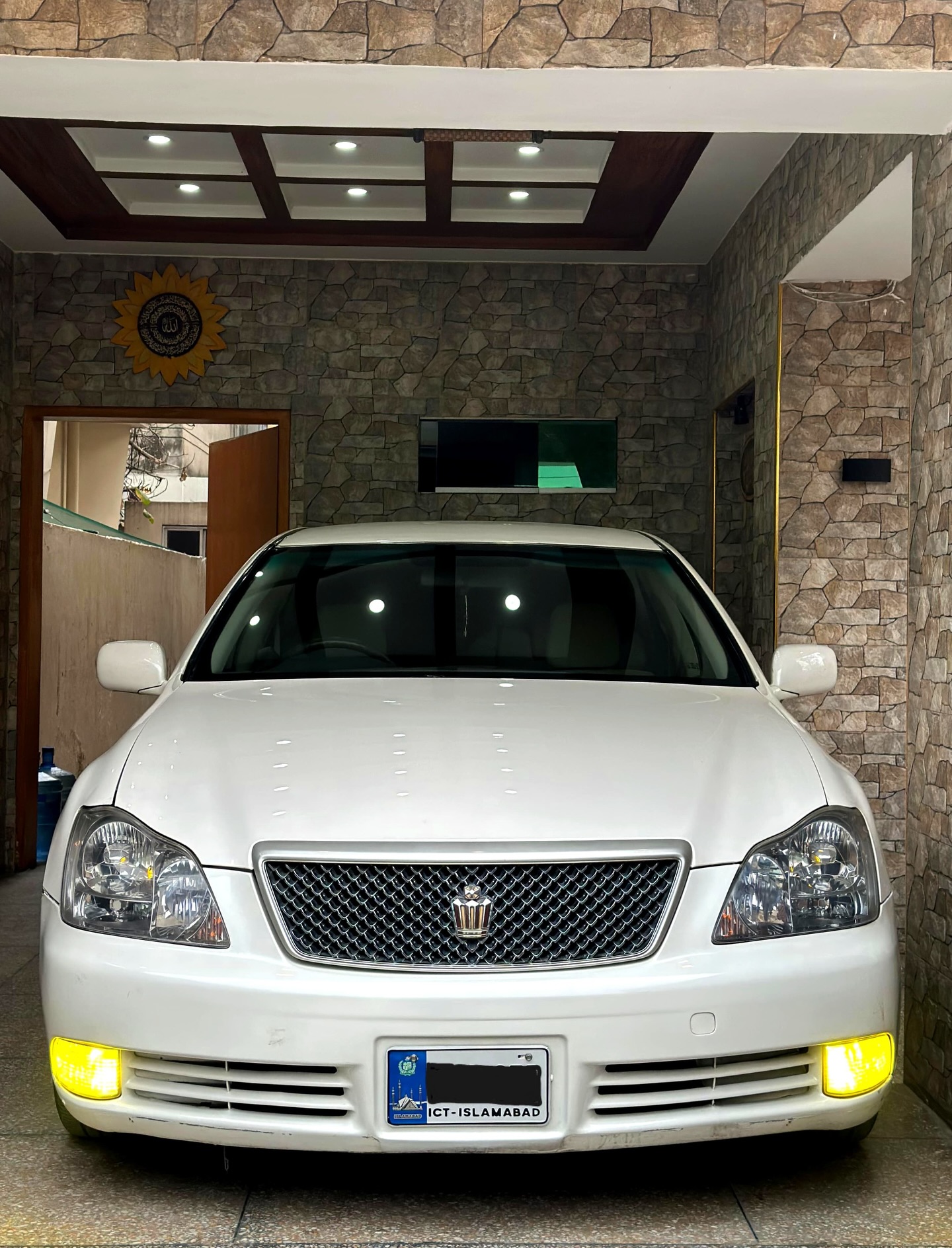 Alhamdulillah Sold Toyota Crown Royal Saloon – Pure Japanese