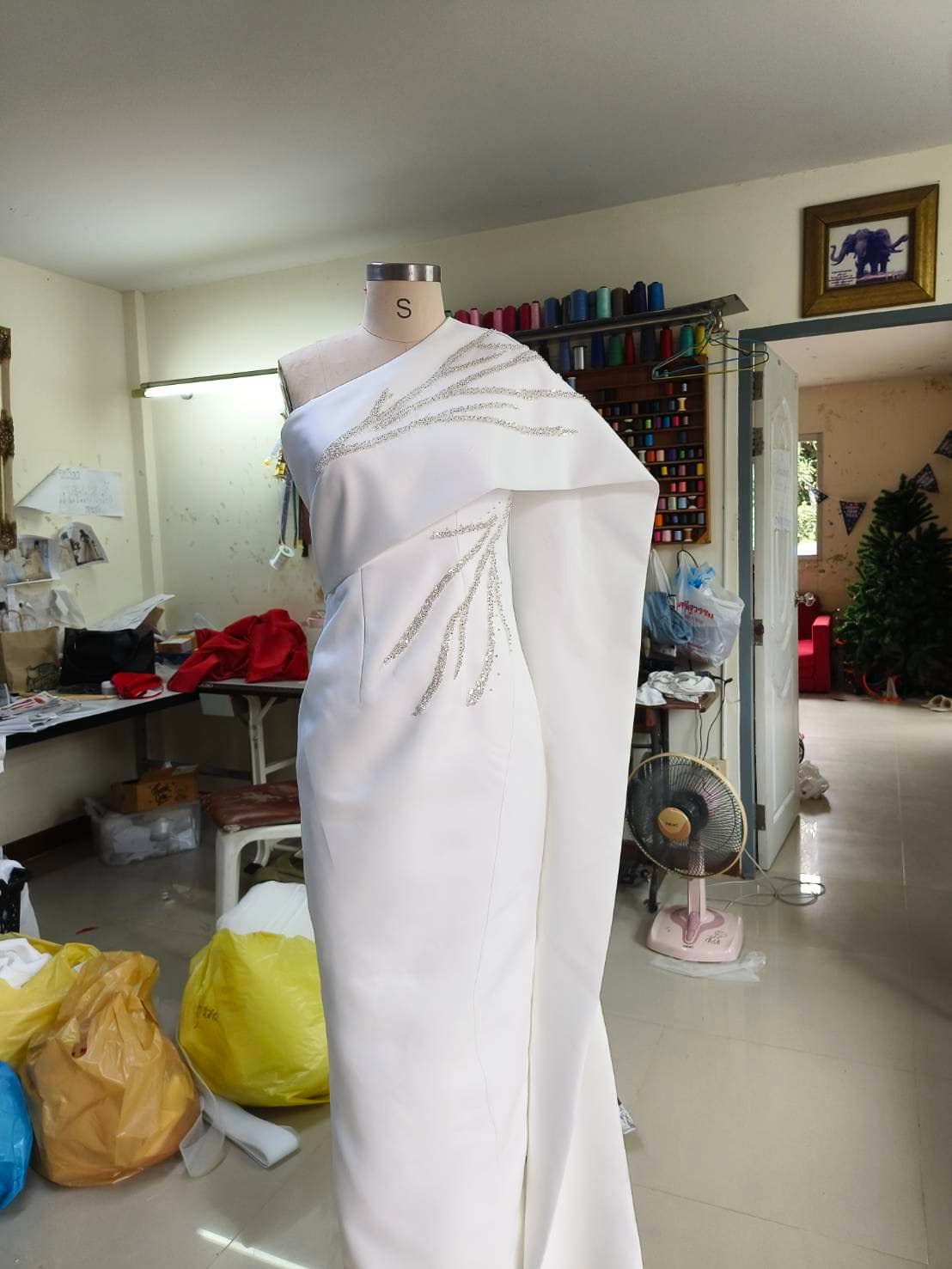 ชุดแต่งงานมินิมอล ชุดไทยประยุกต์ ชุดเพื่อนเจ้าสาว by Wadding dress ...