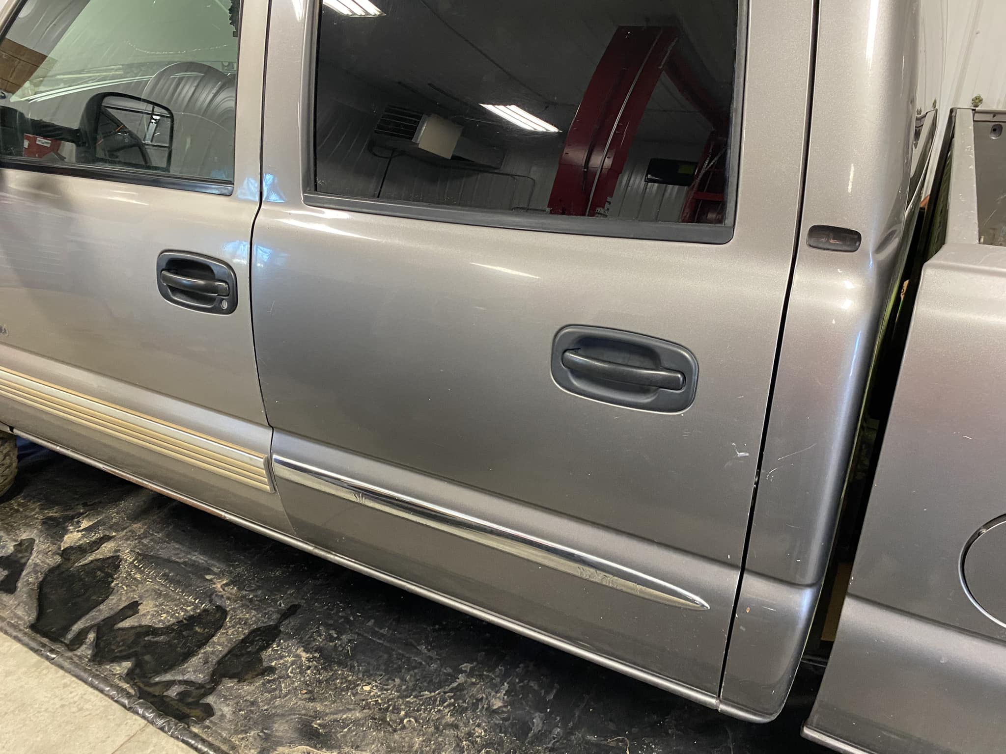AM Autoparts Chrome & Tan Interior Door Handle – Right Side For Chevy Tahoe, Suburban, Pickup 1995-2001