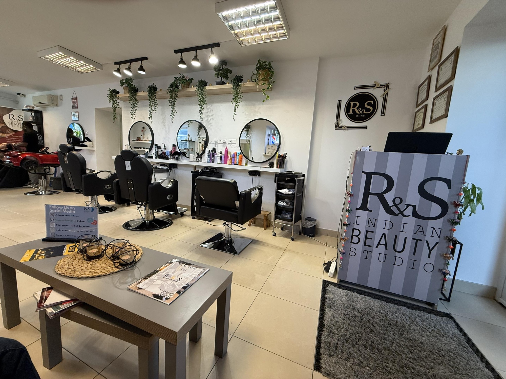 R & S Indian Beauty Studio | Warsaw