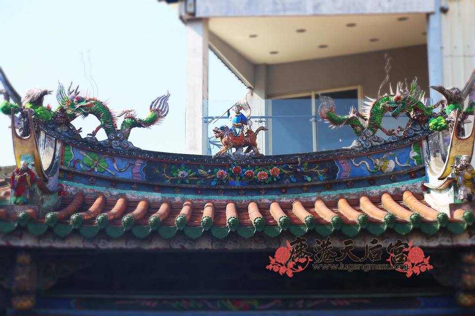 大甲 - 鹿港天后宮丹墀旁過廊-晨鐘上方剪黏...