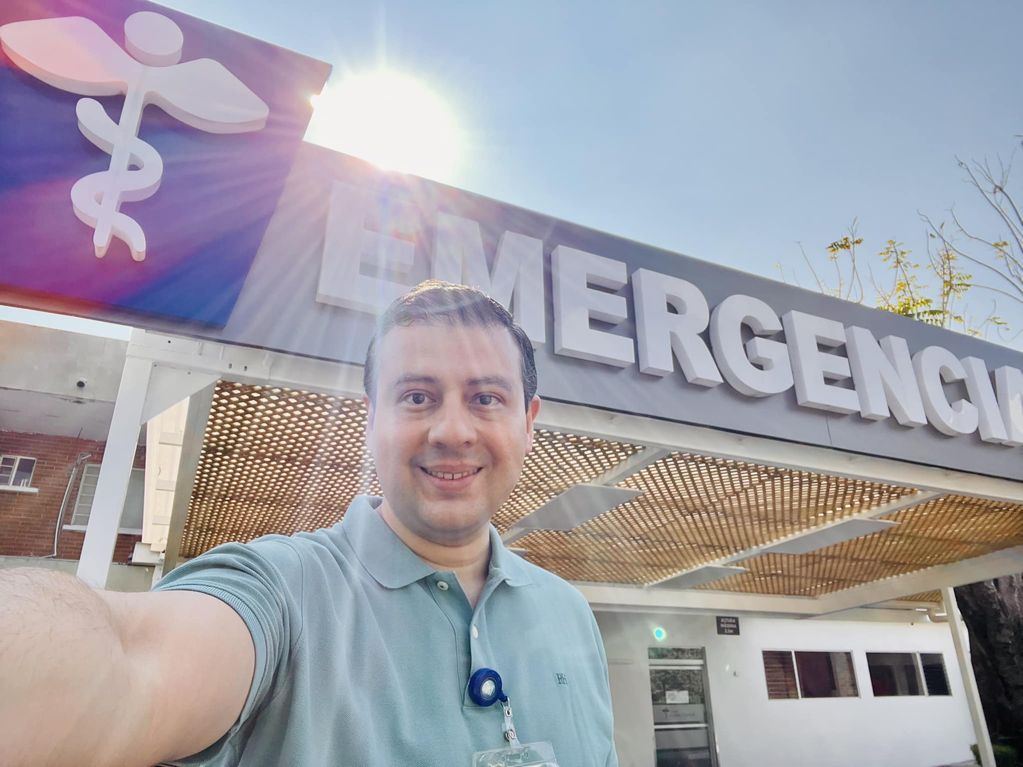 Dr. - Con la representación Guatemalteca 🇬🇹. De izquierda a derecha ...