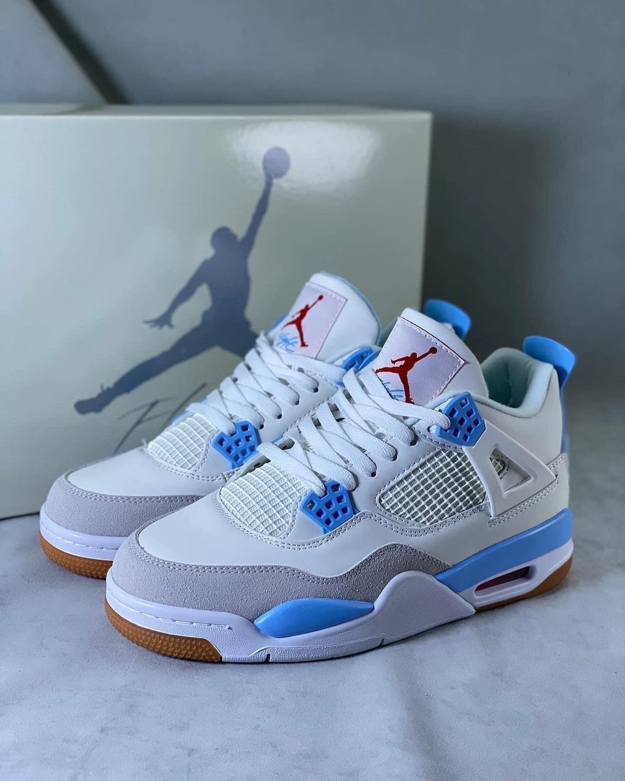 Nike SB x Air Jordan 4 “UNC” ??