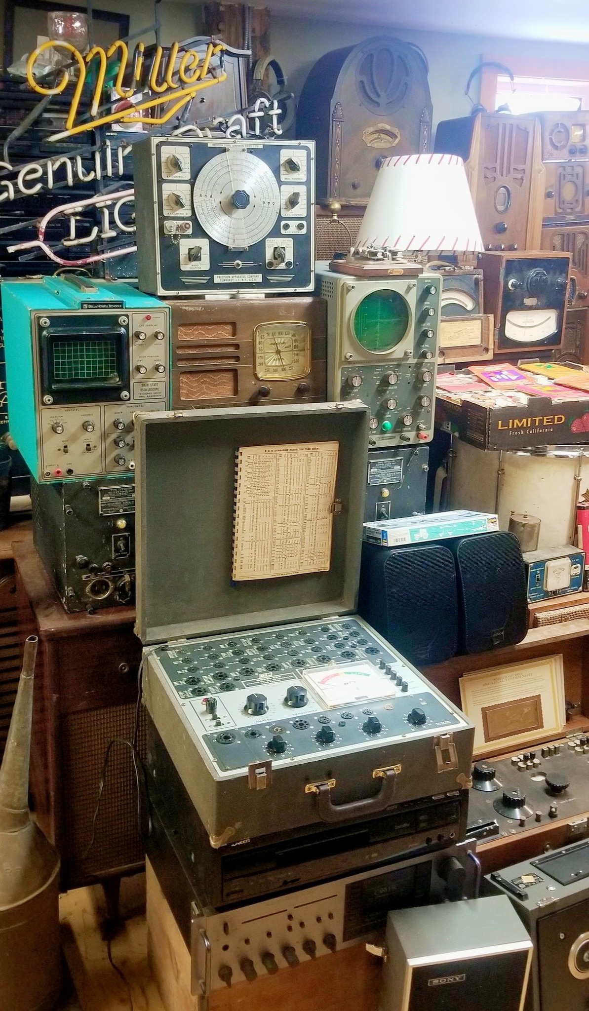 Rusty's Antiques & Vintage Collectibles Indoor Flea Market | Hudson NH