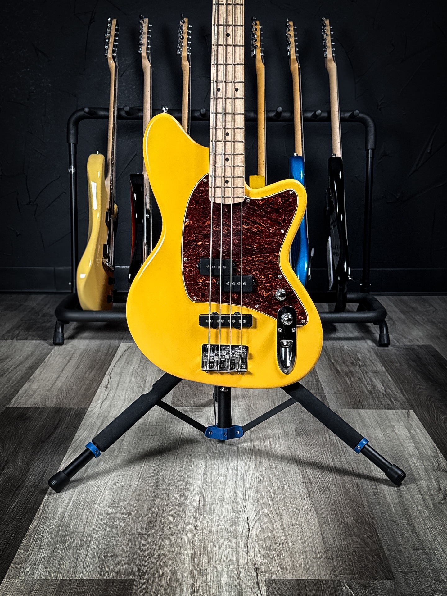 Morris Guitar Company added a new... - Morris Guitar Company