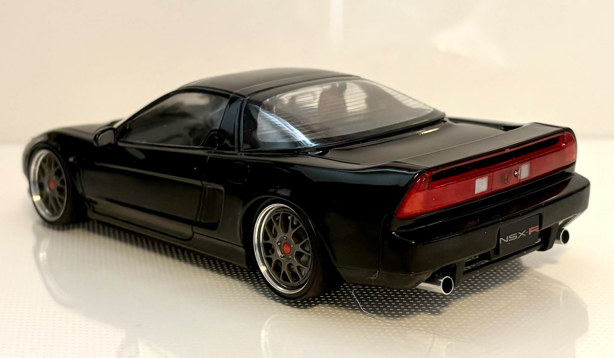 本日の日産ブルーバードUハードトップ1800SSS-E 内装完成です。 明日