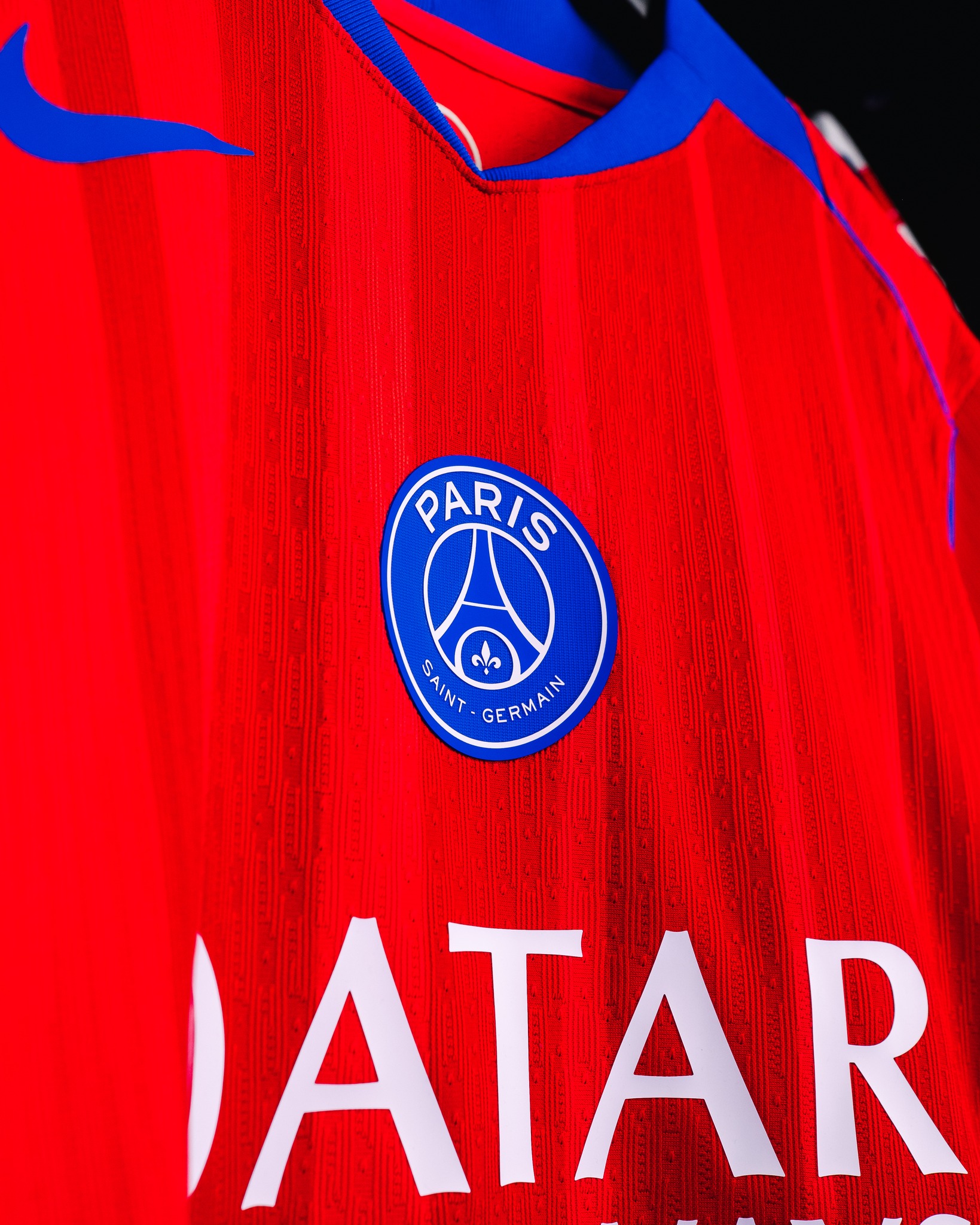 ishowspeed gets his hands on a PSG kit for the first time at