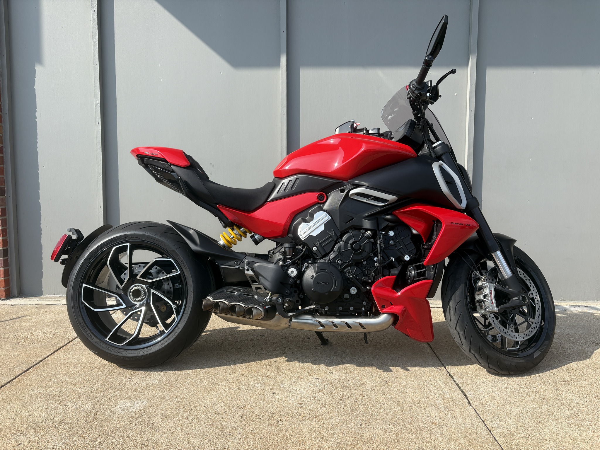 Diavel V4 Akrapovic install ✓ Diavel windscreen ✓ Now Available 