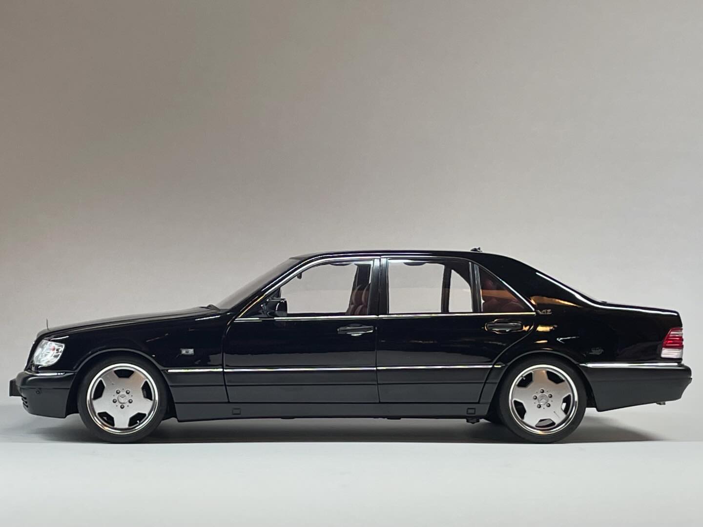1/18 Mercedes-Benz S600 V12 W140 by Norev