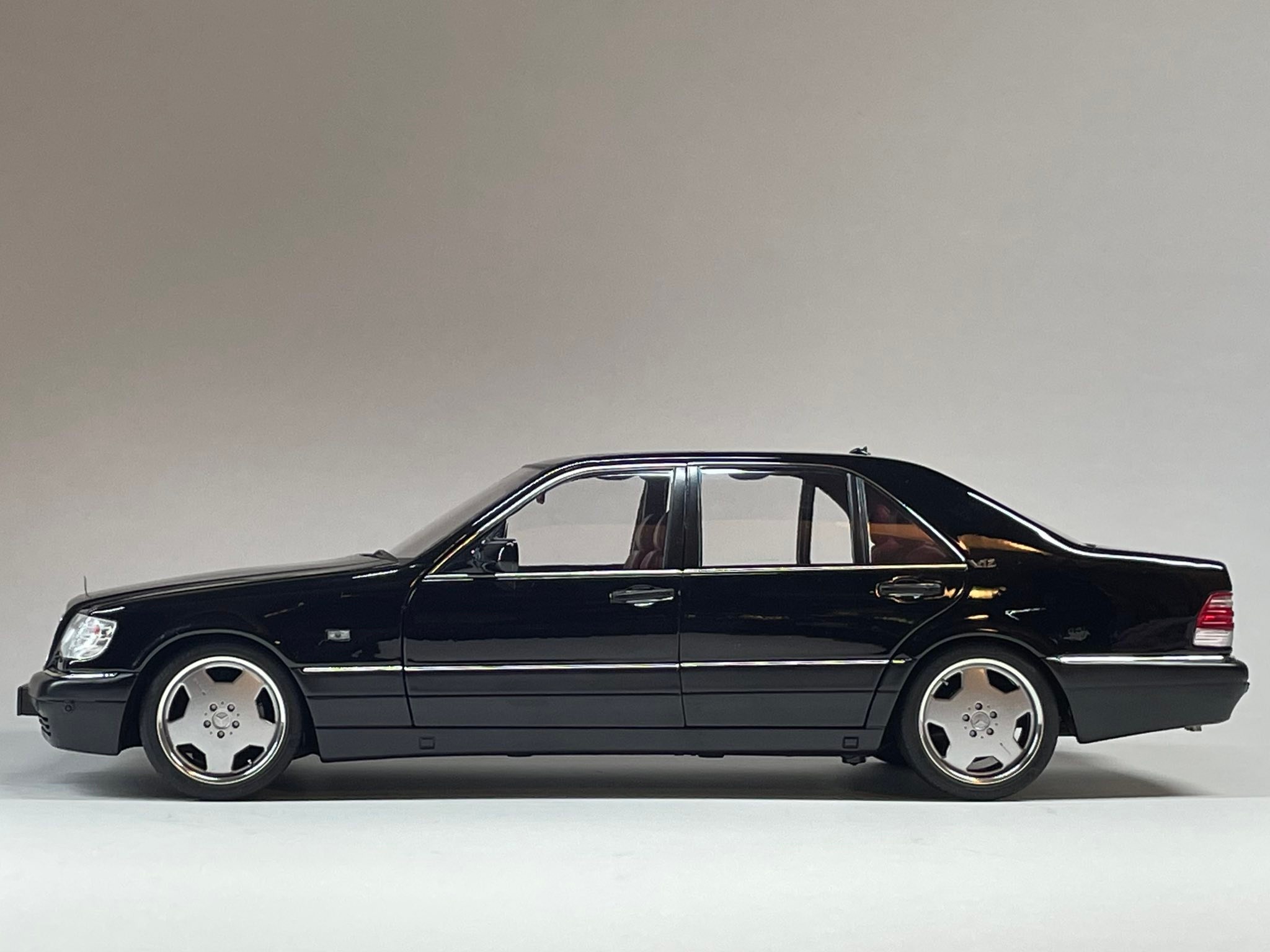 1/18 Mercedes-Benz S600 V12 W140 by Norev