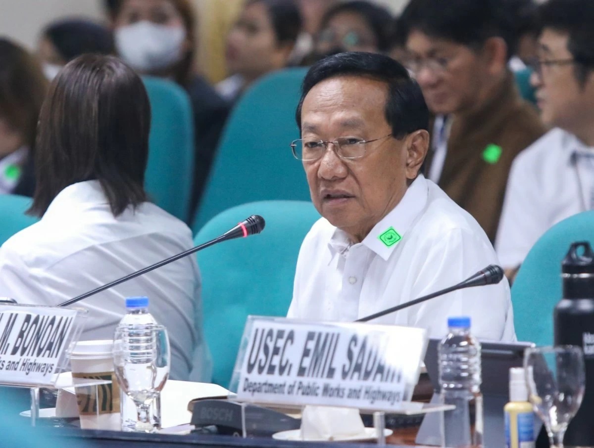 Iloilo - DPWH CHIEF LEAVES MARCOS TO DECIDE ON HIS FATE AMID FLOOD ...