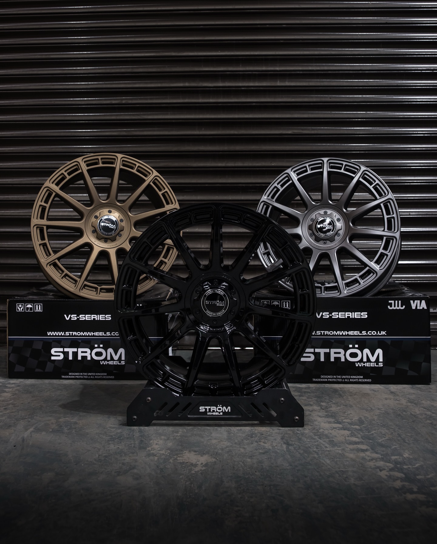 STRÖM - STRÖM STR3! Quartz Silver Gloss Gunmetal Satin Black Available ...
