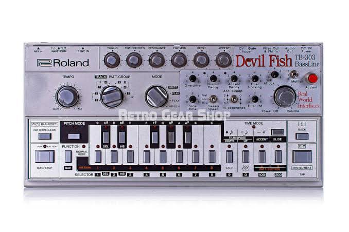 X0XB0X メンテ済み DevilFish風改造版 TB-303クローン TB-303 - The Devil Fish Mod The Devil Fish modification was