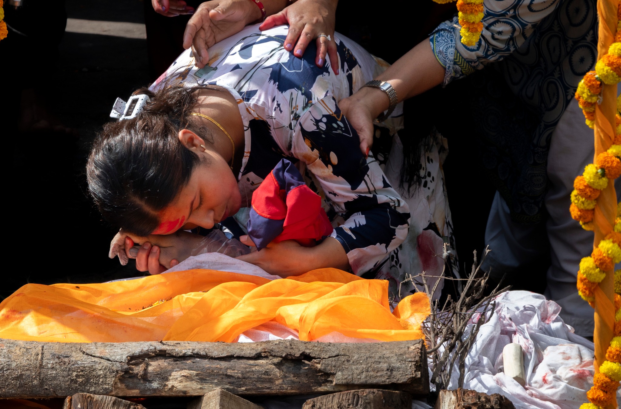 Mizzima - The wife of Nepalese police officer Milan Raya pays her last ...