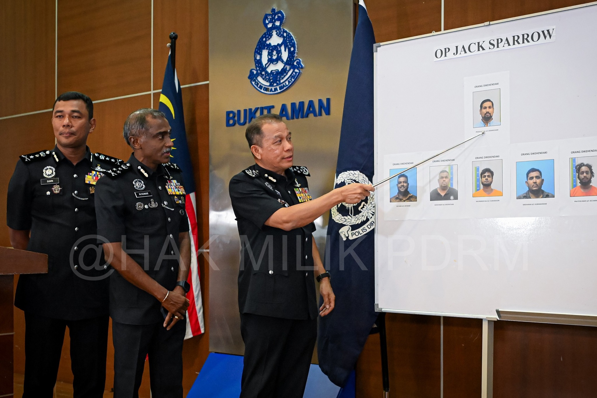 Polis... - Polis Diraja Malaysia ( Royal Malaysia Police )