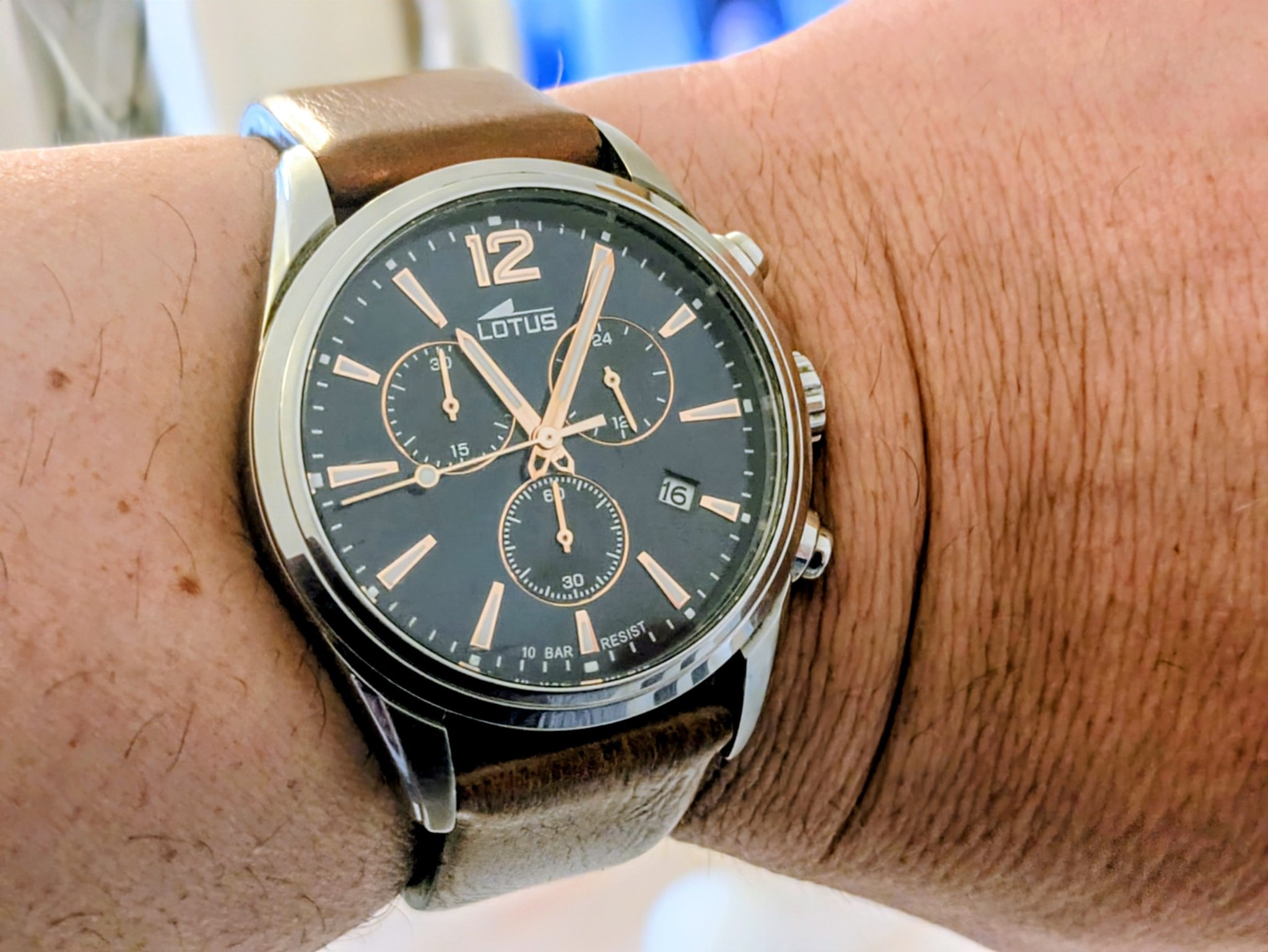 The perfect match for a man urban style. Lotus Freedom 18854/3
