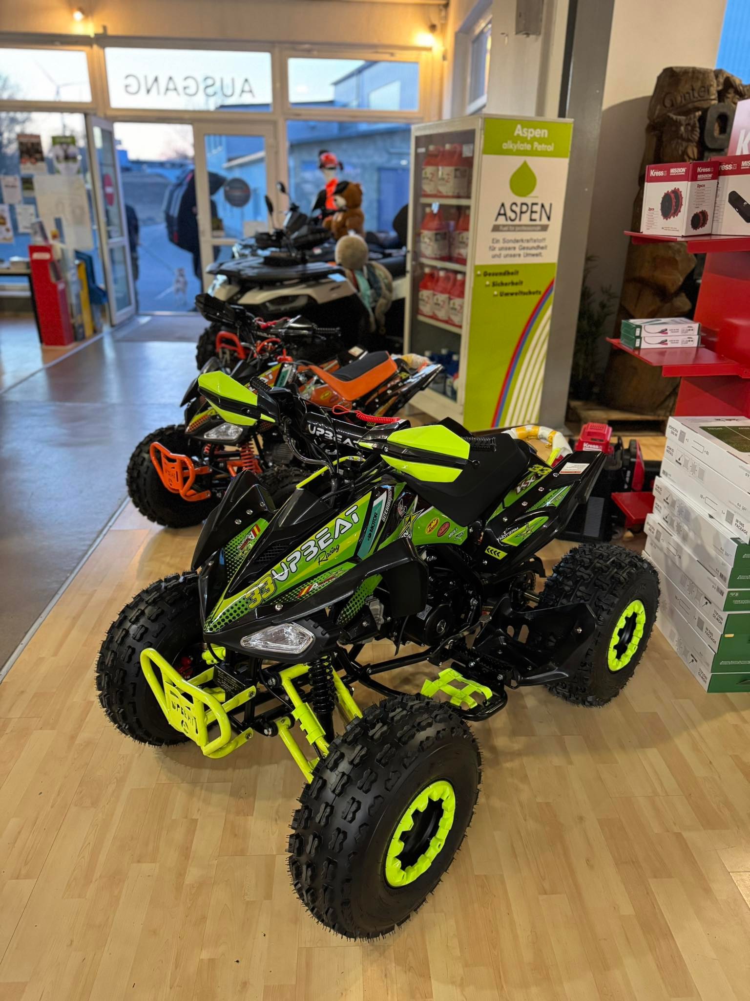 Neu im Sortiment: Quads für Groß und Klein! 🏁🔥 Ab sofort gibt es bei Spielzeugland und Gartentechnik Ordnung Quads für Erwachsene und auch Kinder! Egal ob für den Fahrspaß im Gelände oder