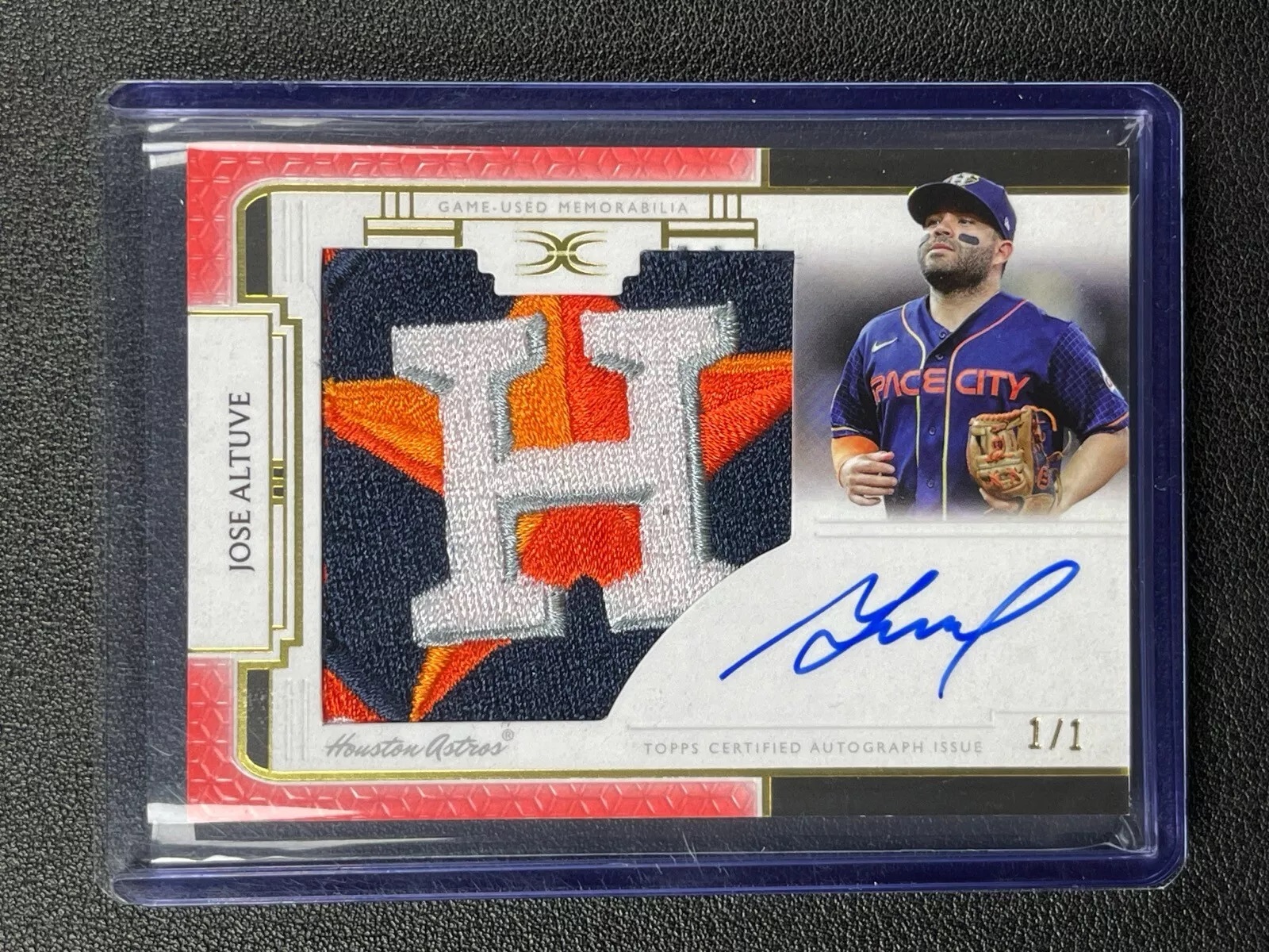 Jose Altuve 1/1 with the full Astros logo patch ?‍?